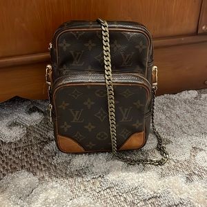 Authentic Louis Vuitton Amazone small cross body purse